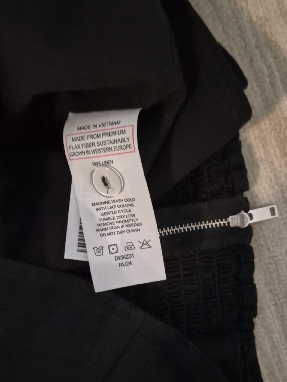 Quince Black Square-Neck Linen Fitted Tank - Picture 5 of 5